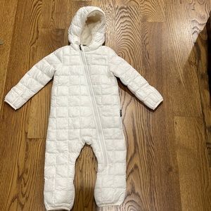 Ivory white snow suit 12-18 month old. Great condition